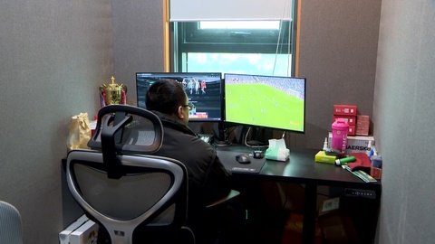 Phong binh luan cua BLV 'Xoi Lac TV' hinh anh