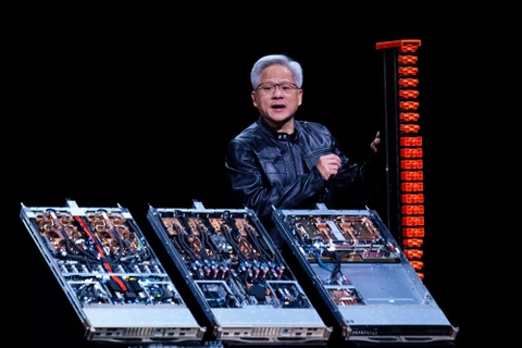 CEO Nvidia manh mieng truoc suc ep hinh anh