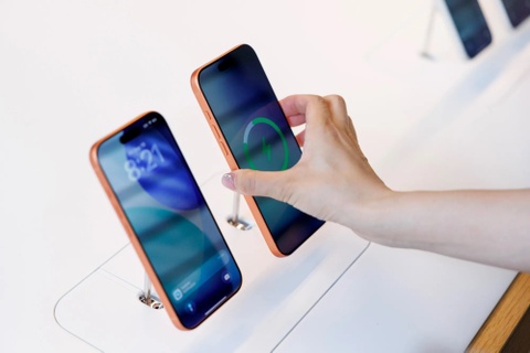 Apple sap co chien dich ra mat iPhone lon chua tung co hinh anh