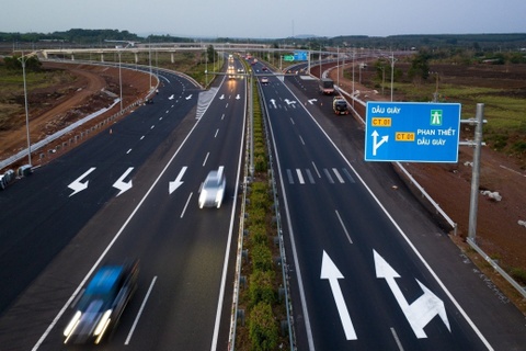 Thu phi cao toc Bac - Nam, tu TP.HCM di Nha Trang them bao nhieu tien? hinh anh