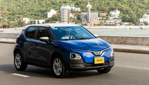 Loat oto phu hop lam taxi dien tai Ha Noi hinh anh