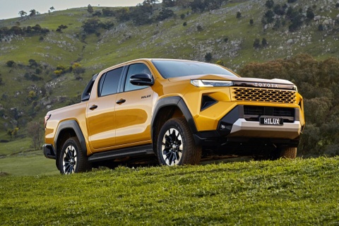 Phia sau man vuot mat Ford Ranger cua Hilux, Toyota da dung? hinh anh