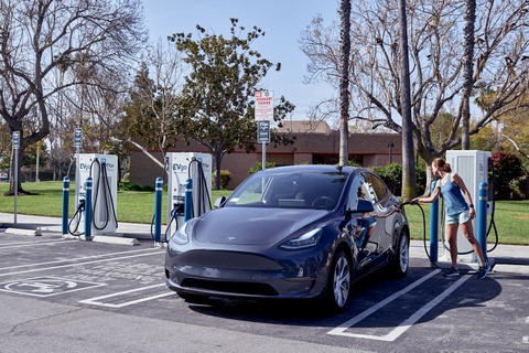 Mỹ sẽ có trụ sạc siêu nhanh 750 kW