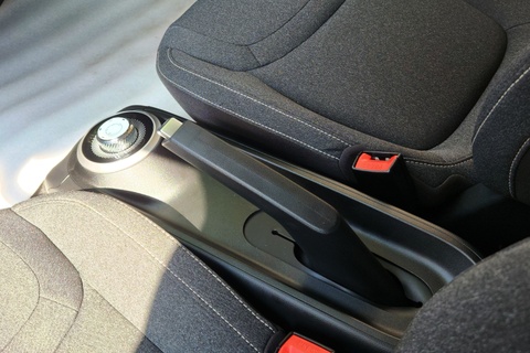 Loat tinh nang tren oto vo tinh tro thanh 'lop bao mat' chong trom hinh anh