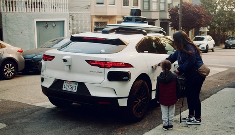 Taxi tu lai Waymo nhan hon 65.000 USD tien phat vi pham giao thong hinh anh