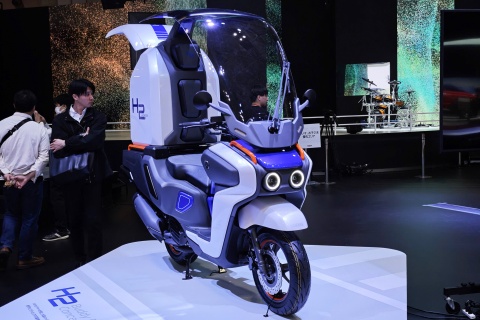 Yamaha bat tay Toyota lam xe may chay hydro hinh anh