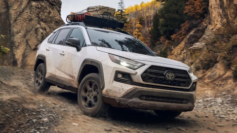 Camera lui tren ca trieu xe Toyota bi dung hinh hinh anh