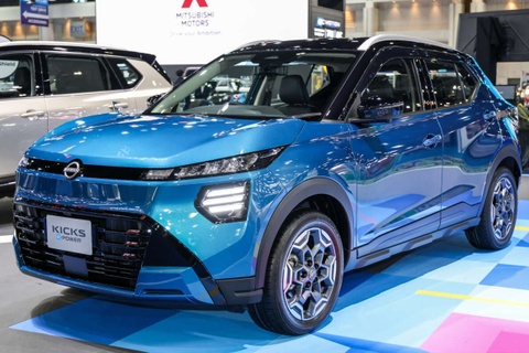 Xe 'e' Nissan Kicks co ban nang cap - van la SUV dien chay xang hinh anh