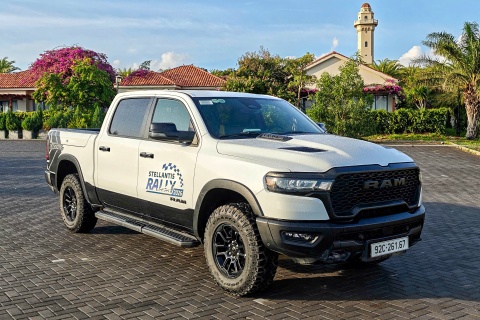 Xem truoc Ram 1500 Rebel - oto con pickup co lon sap ban tai Viet Nam hinh anh