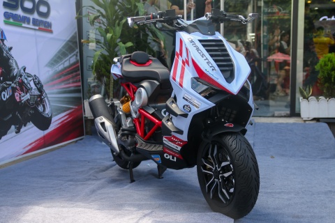 Can canh Italjet Dragster 300 ban gioi han - xe tay ga gia 225 trieu hinh anh