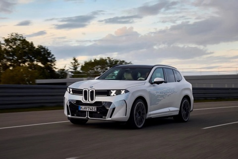 BMW iX5 chạy pin hydro sẵn sàng ra mắt