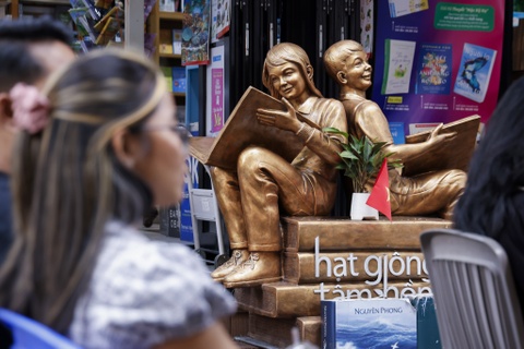 Loi canh bao tu doanh thu cao nhat lich su Duong sach TP.HCM hinh anh