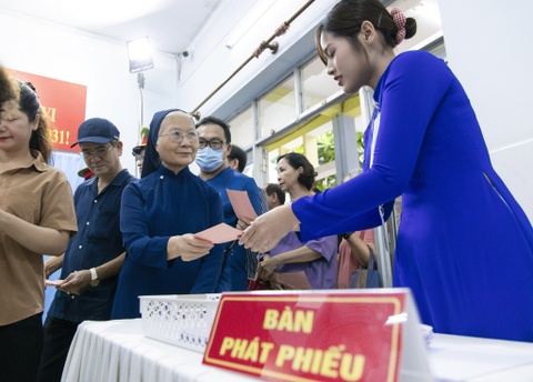 Cuoc bau cu co quy mo nhat tu truoc toi nay hinh anh