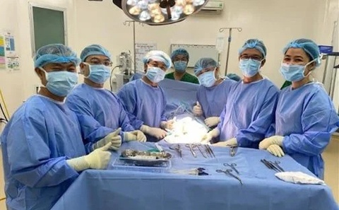 Mat kha nang co con sau mot nam uong ruou ngam cao tran hinh anh
