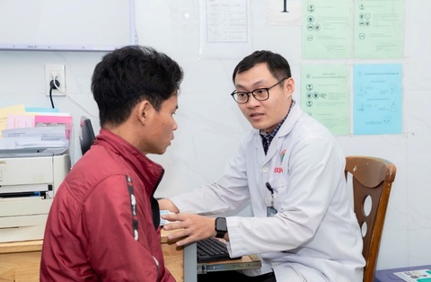 Bac si dau nganh cua TP.HCM se luan phien ra Con Dao hinh anh