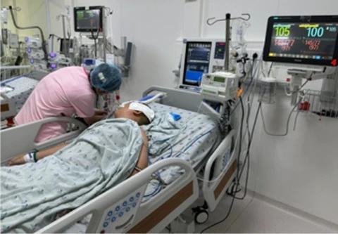 Bạn học dùng kéo đâm xuyên sọ khiến bé trai ở Tây Ninh nguy kịch