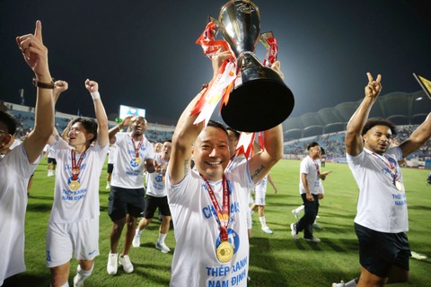 HLV Nam Dinh: ‘Mua giai toi cua chung toi con gian nan hon’ hinh anh