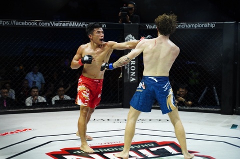 Truong Cao Minh Phat ha nha vo dich Kickboxing Ireland hinh anh