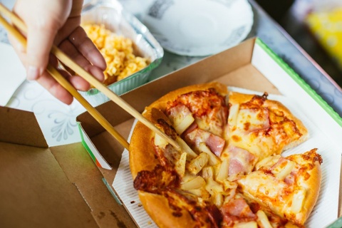 Su 'troi day' cua chiec pizza 9 cm hinh anh