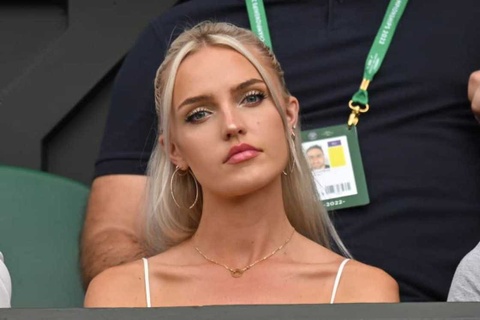 Ban gai VDV tennis chiem song truyen hinh, noi hon nguoi yeu thi dau hinh anh