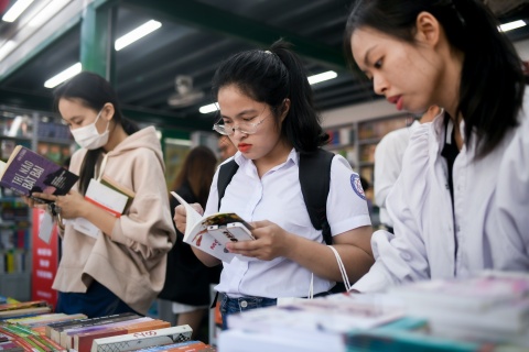 Duong sach Thu Duc vuot kho hinh anh