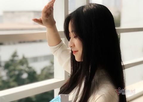 Thu khoa xinh dep voi diem 10 do an anh 1