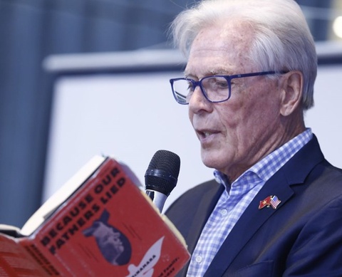 Con trai McNamara: 'Vi cha chung toi noi doi' hinh anh