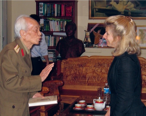 Nhung bong hong gai goc lam nen duong mon Ho Chi Minh hinh anh