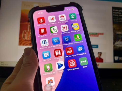 Ngoai xem lau, doc gia ebook con lua chon nao? hinh anh