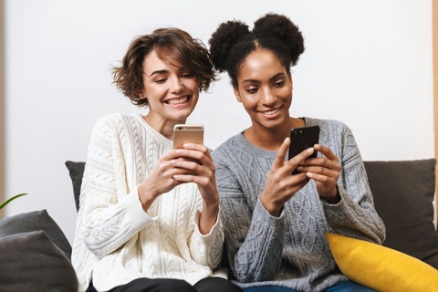 Vi sao phai nu thich nhan tin? hinh anh