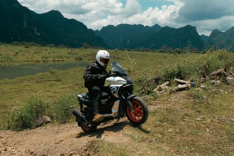 Toi lai xe 230 km tren duong Truong Son Tay khong bong nguoi hinh anh