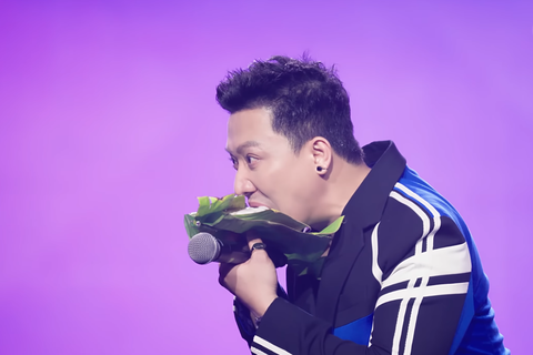 Mon an goi la chuoi gay 'nao loan' Em Xinh 'Say Hi' hinh anh