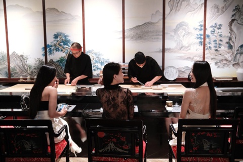 Nha hang omakase Ha Noi phan hoi vu 'khach phai coc mot trieu dong' hinh anh