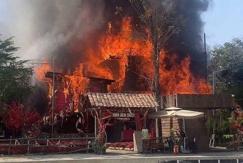 To hop ca phe don 1.000 khach o TP.HCM truoc khi boc chay hinh anh