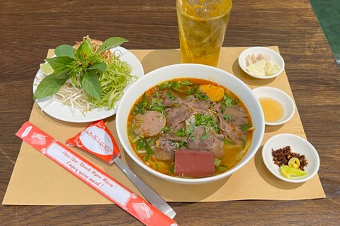 Quan bun bo o TP.HCM nhan 'bao tim' vi bang thong bao am long hinh anh