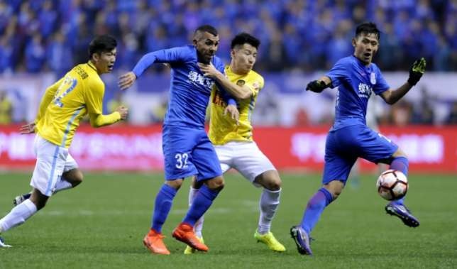 Doi bong cua Tevez trong tam bao ban do anh 1