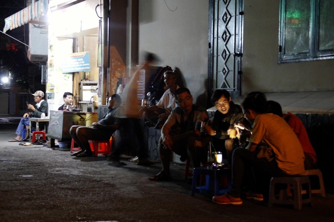 Hoặc muốn hàn huyên trò chuyện cùng bạn bè giữa không gian yên tĩnh của đêm khuya.