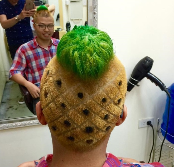 Câu like Facebook, chàng trai Hà Nội phải tạo tóc quả dứa - Cộng ...