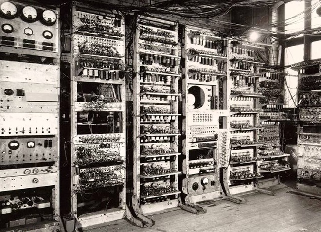 những hình ảnh về dàn máy tính đầu tiên trên thế giới – THỦ THUẬT