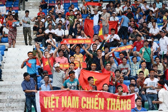 Tran DT Viet Nam vs DT Singapore anh 7