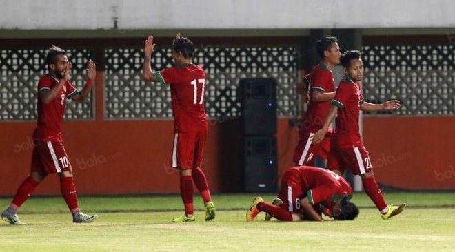 Tran Indonesia vs DT Viet Nam anh 13