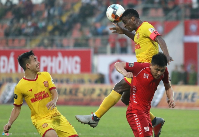 CLB Quang Nam vs CLB Ha Noi anh 3