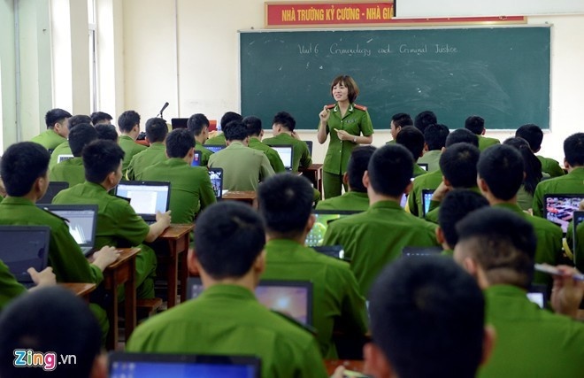 lua dao chay truong cong an nhan dan anh 1