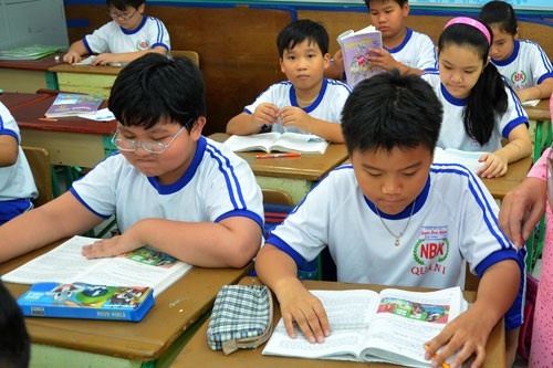 Sach giao khoa doc quyen va lang phi anh 1