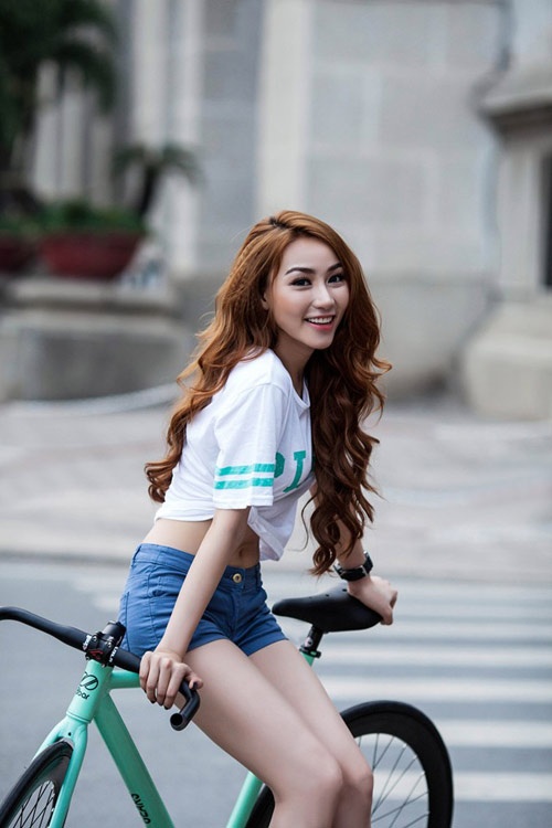 Mỹ nhân Việt và phong cách thời trang cùng xe đạp - Thời trang sao