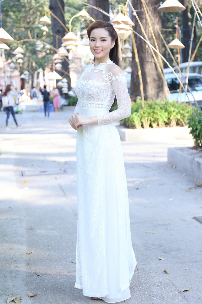ky duyen dien ao dai xuyen thau,  ky duyen nen na ao dai,  hoa hau ky duyen lam giam khao anh 6