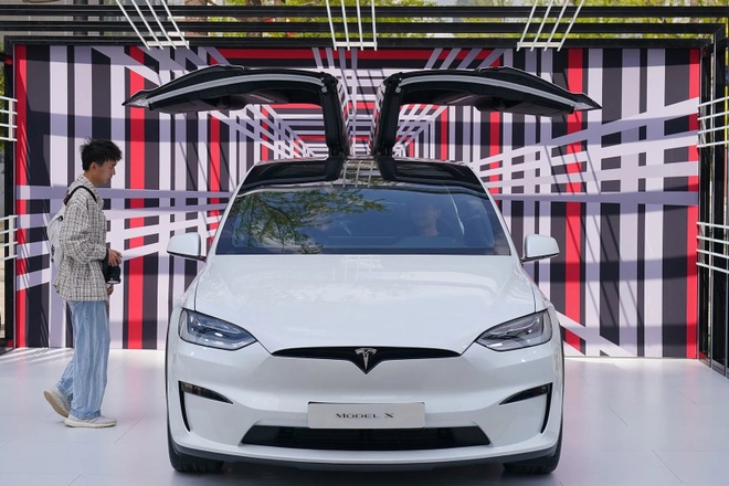 tesla,  ev,  xe dien,  trieu hoi,  loi anh 4
