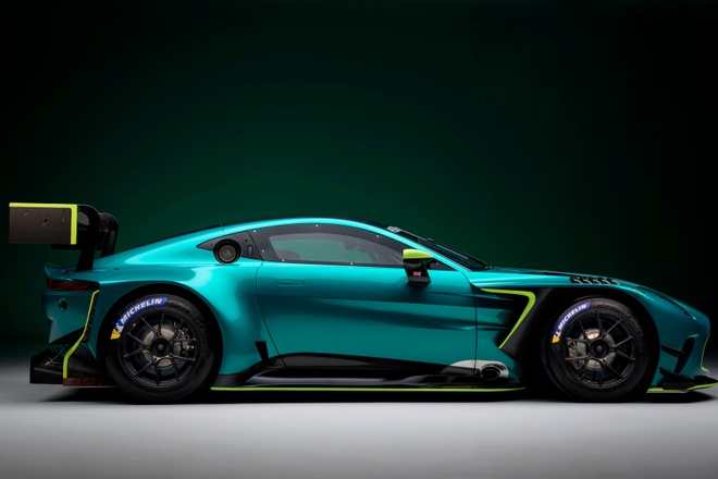 Chi tiết xe đua Aston Martin Vantage GT3 2024