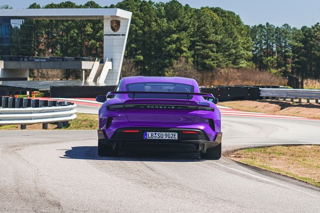 Porsche 911 GT3 2025 Thiết Lập Kỷ Lục Mới Tại Nurburgring