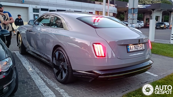 Lộ diện chiếc Rolls-Royce Spectre đầu tiên tại Ukraine